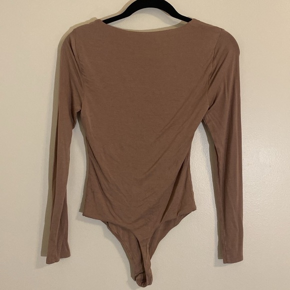 Lovers & Friends Cullen Bodysuit Asymmetrical Long Sleeve Taupe Women's Small - Picture 7 of 9